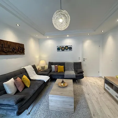 Stylish Near Train-station Parking Extra Alloggio in famiglia